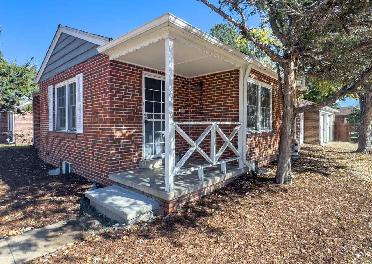 2900 Locust St - Photo 2 of 40