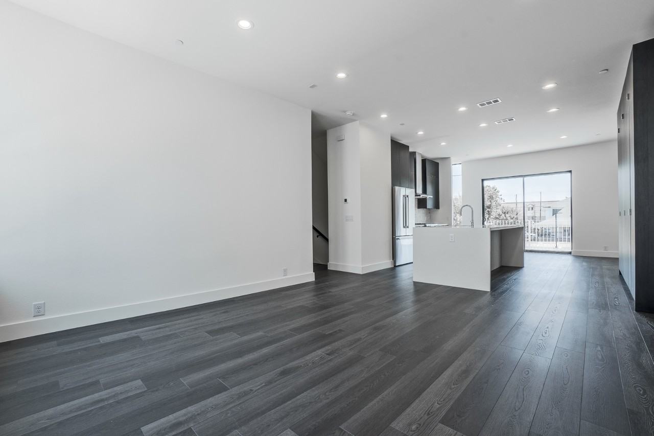 4322 Roseland Ave #9 - Photo 4 of 47