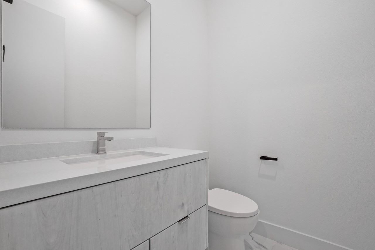 4322 Roseland Ave #9 - Photo 5 of 47