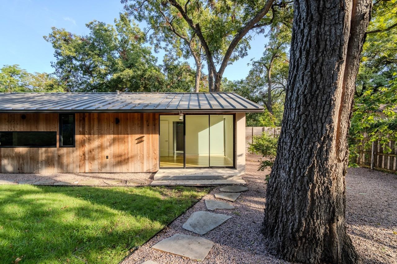8571 Eustis Ave - Photo 4 of 47