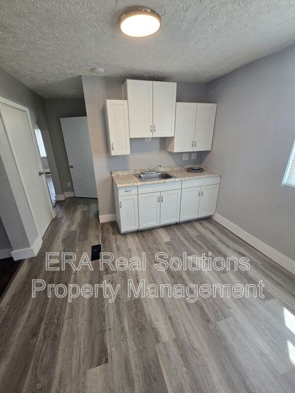 861 Bassett Ave - Photo 5 of 25