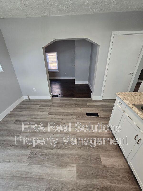 861 Bassett Ave - Photo 6 of 20