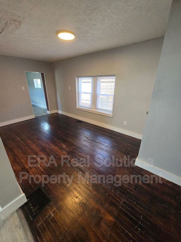 861 Bassett Ave - Photo 3 of 20