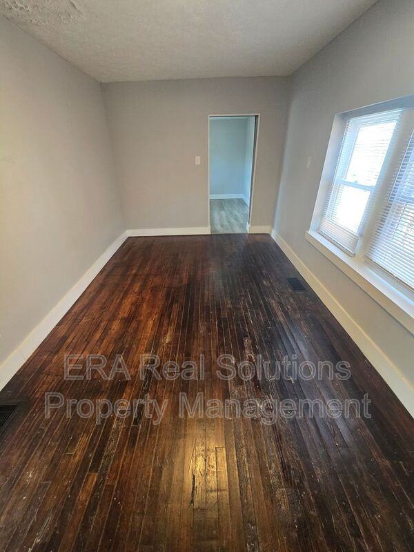 861 Bassett Ave - Photo 4 of 20