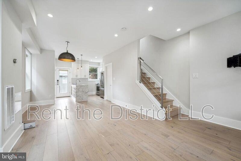 608 Roxboro Pl Nw - Photo 3 of 24