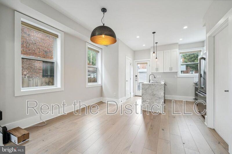 608 Roxboro Pl Nw - Photo 4 of 24