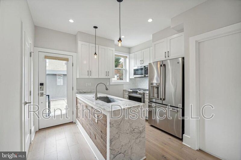 608 Roxboro Pl Nw - Photo 5 of 24