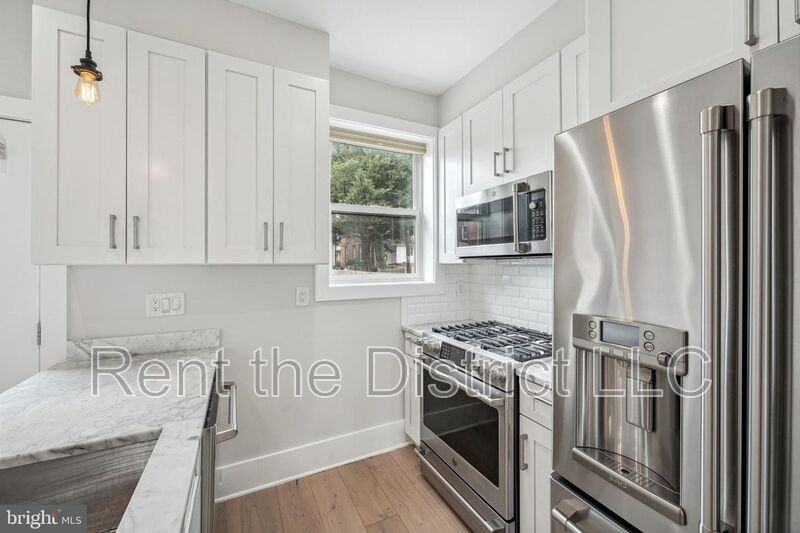 608 Roxboro Pl Nw - Photo 6 of 24