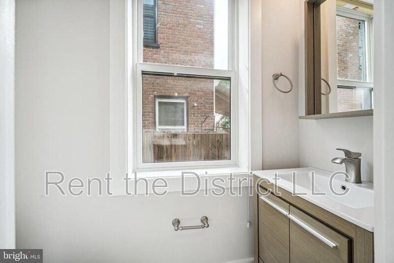 608 Roxboro Pl Nw - Photo 7 of 24