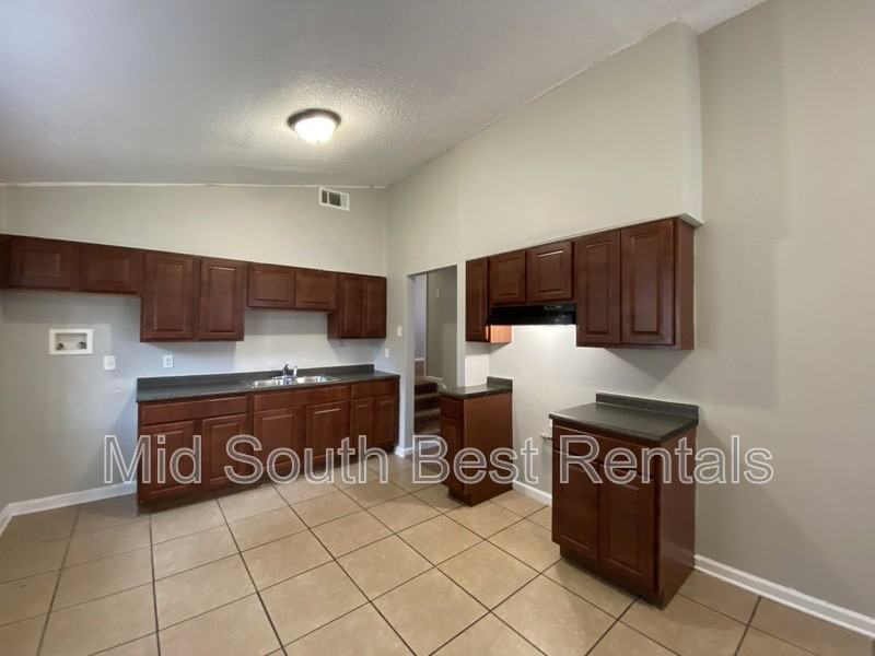 1460 Winfield Rd - Photo 3 of 11