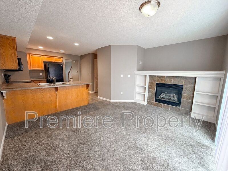264 N Hedge Ln - Photo 3 of 22