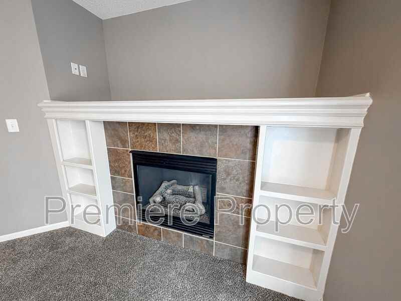 264 N Hedge Ln - Photo 4 of 22
