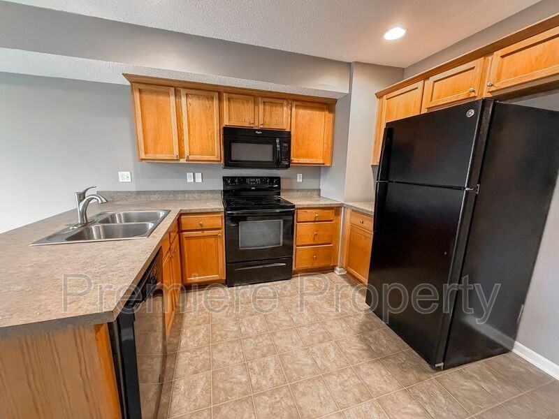 264 N Hedge Ln - Photo 5 of 22