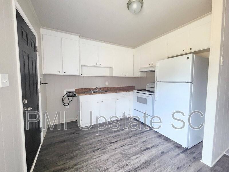 702D Fairview St - Photo 2 of 9