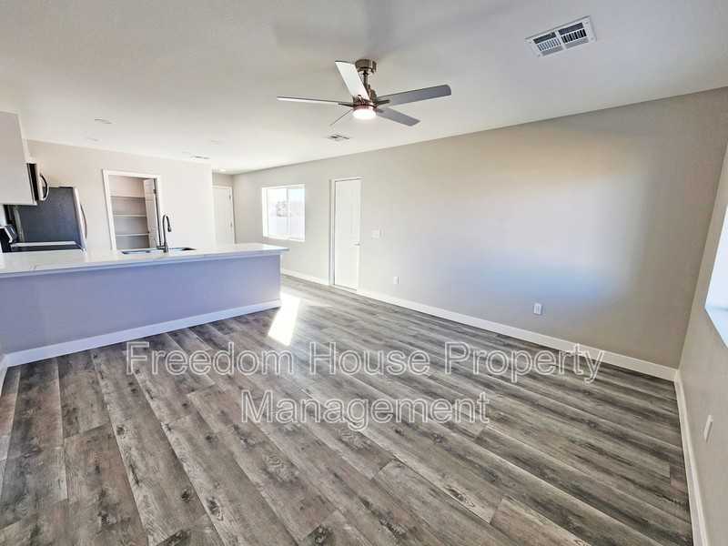 561 Valiant Avenue - Photo 7 of 34