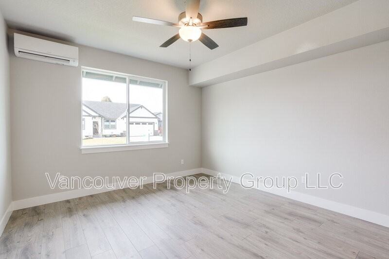 2928 Nw 16th St #A - Photo 4 of 13