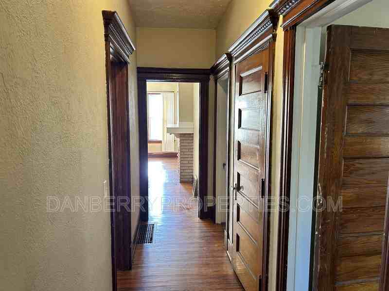 102 Melrose Ave - Photo 7 of 11