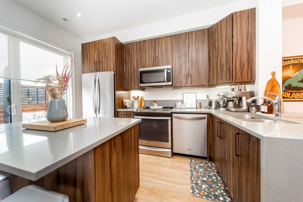 Ossington Ave & Dupont St - Photo 6 of 22