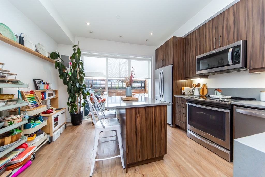 Ossington Ave & Dupont St - Photo 7 of 22