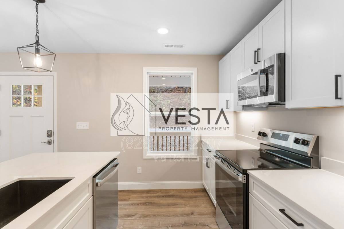 16 Meadows Town Rd - Photo 5 of 10