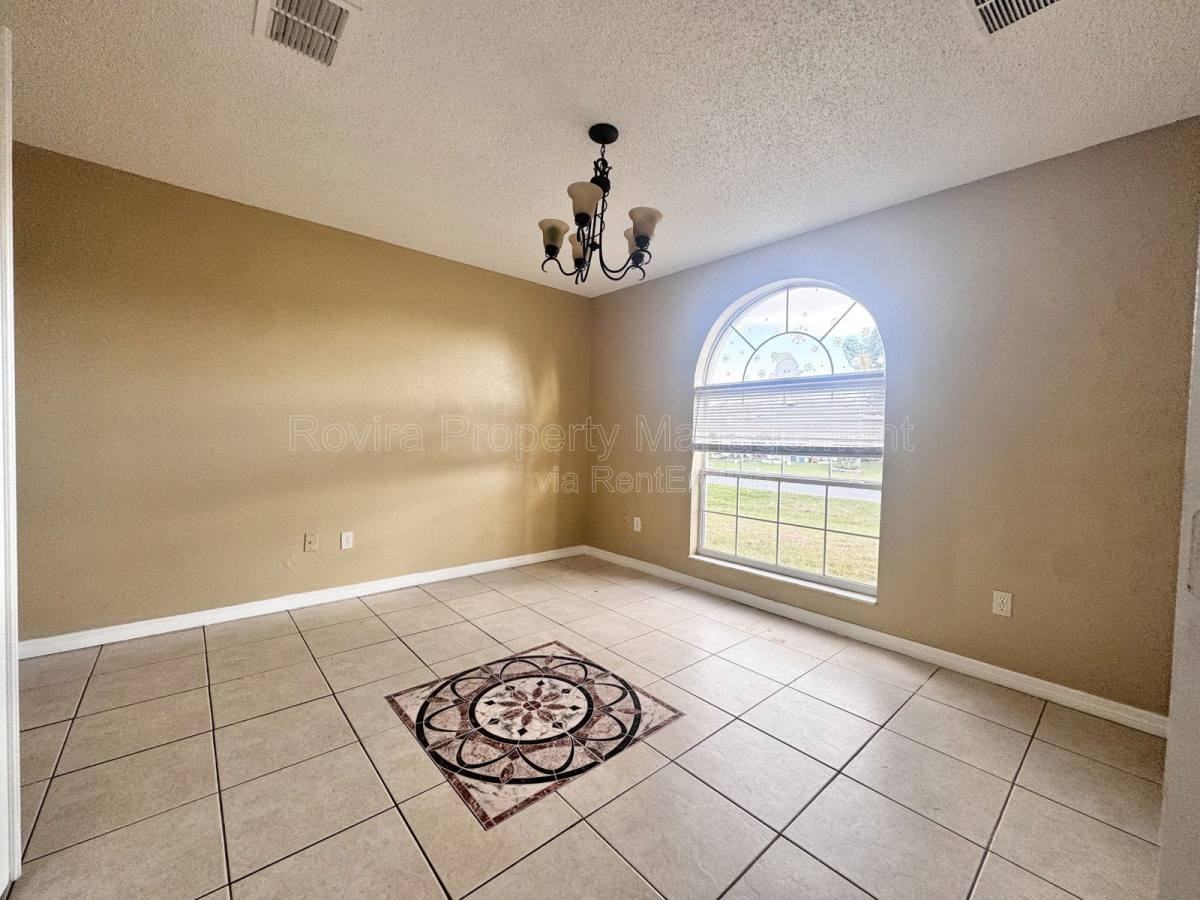 127 Appian Way - Photo 2 of 10