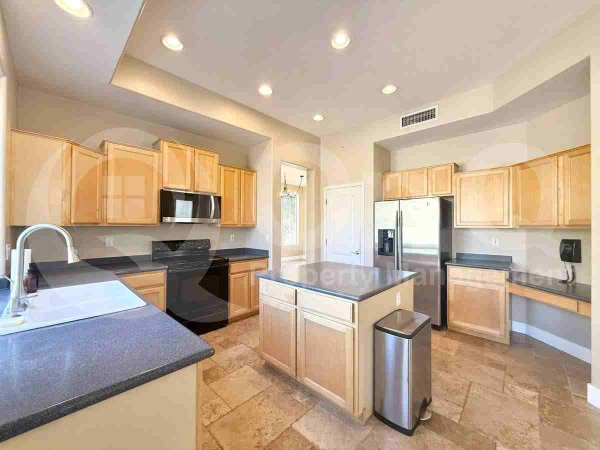 16820 S 14th Ln - Photo 3 of 10