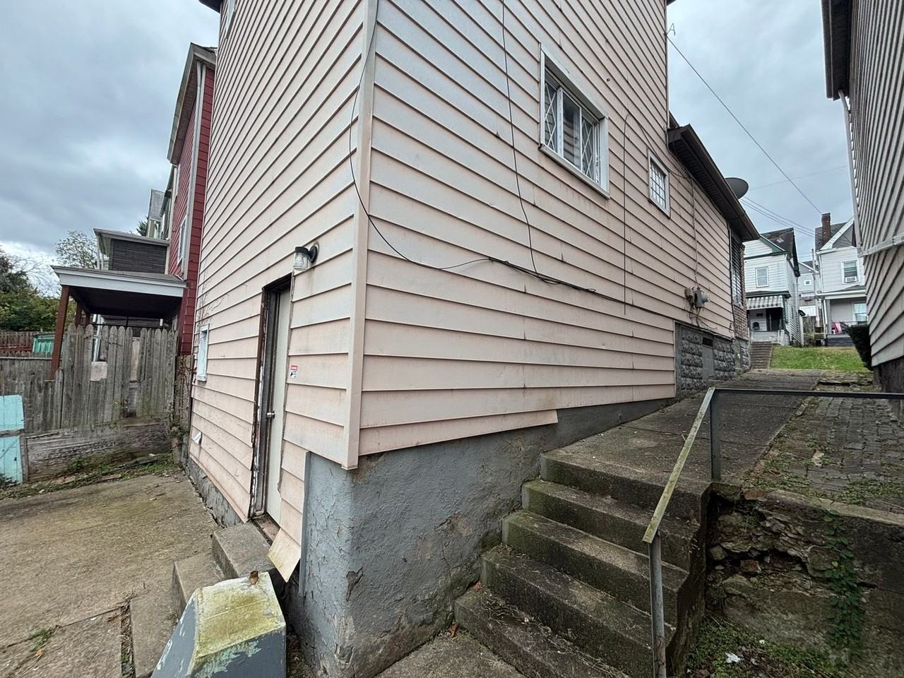 827 East 10th Avenue - Photo 4 of 27