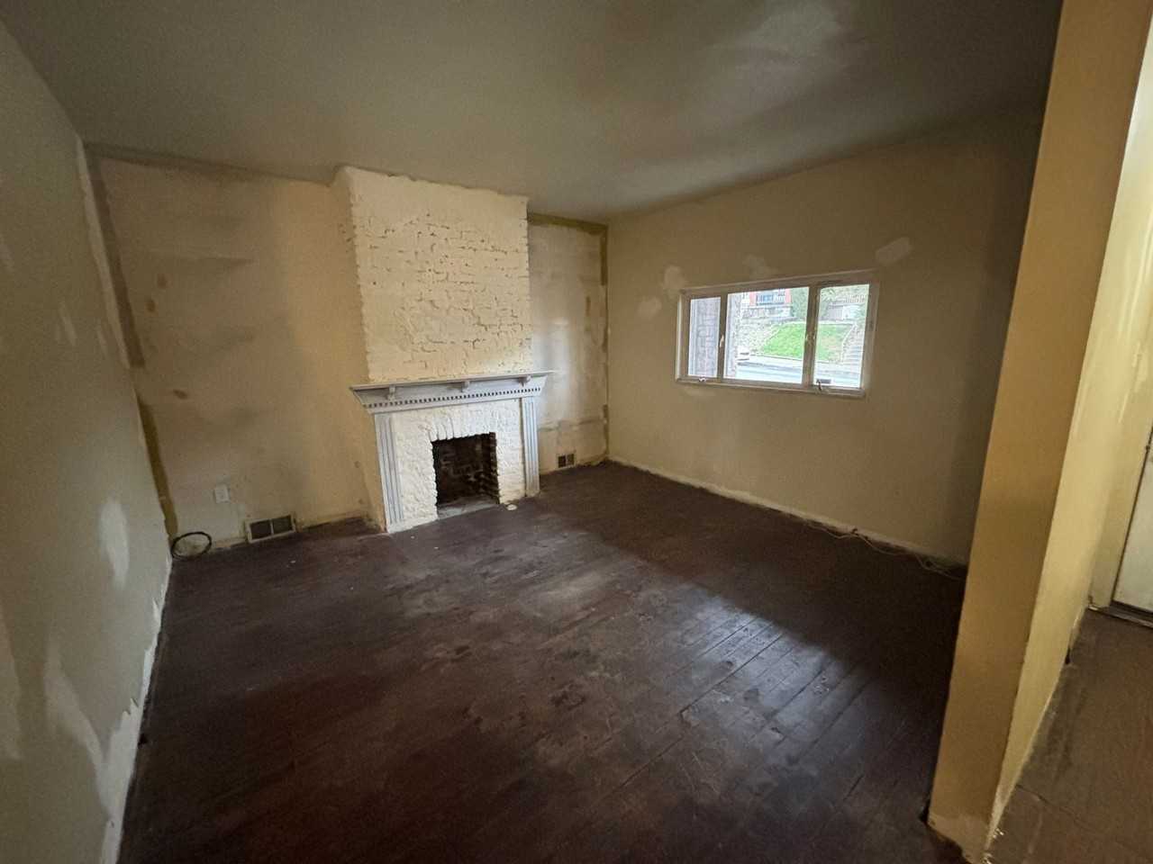 827 East 10th Avenue - Photo 6 of 27