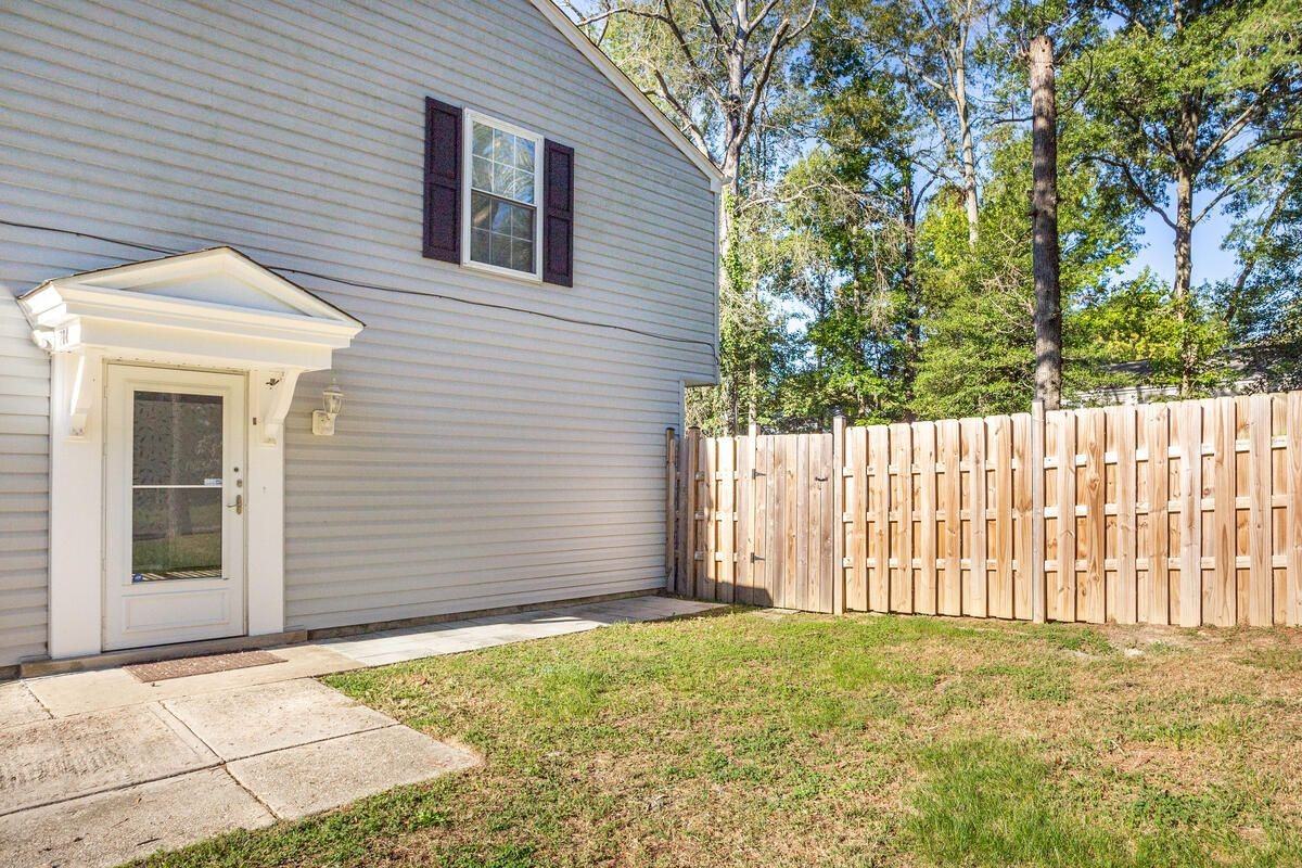 700 Brandon Cir - Photo 3 of 38