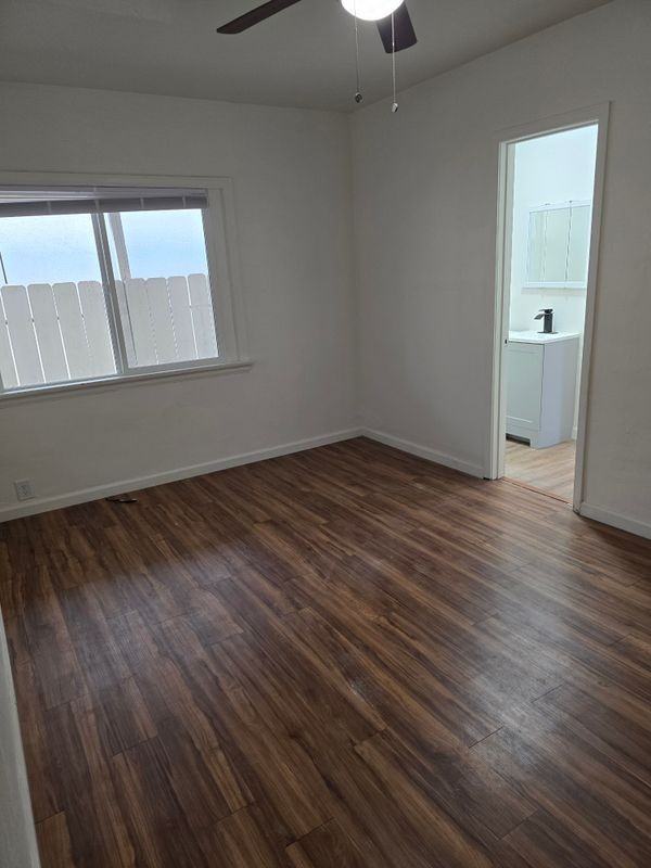 4527 Esther Street - Photo 7 of 9