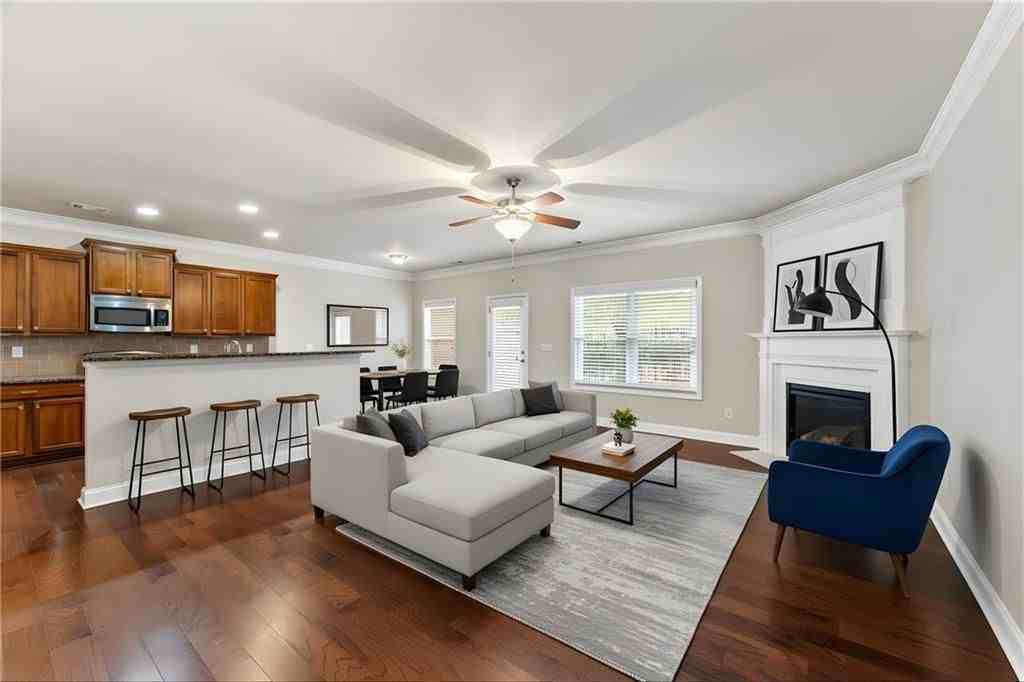 3803 Manor Vw - Photo 3 of 33