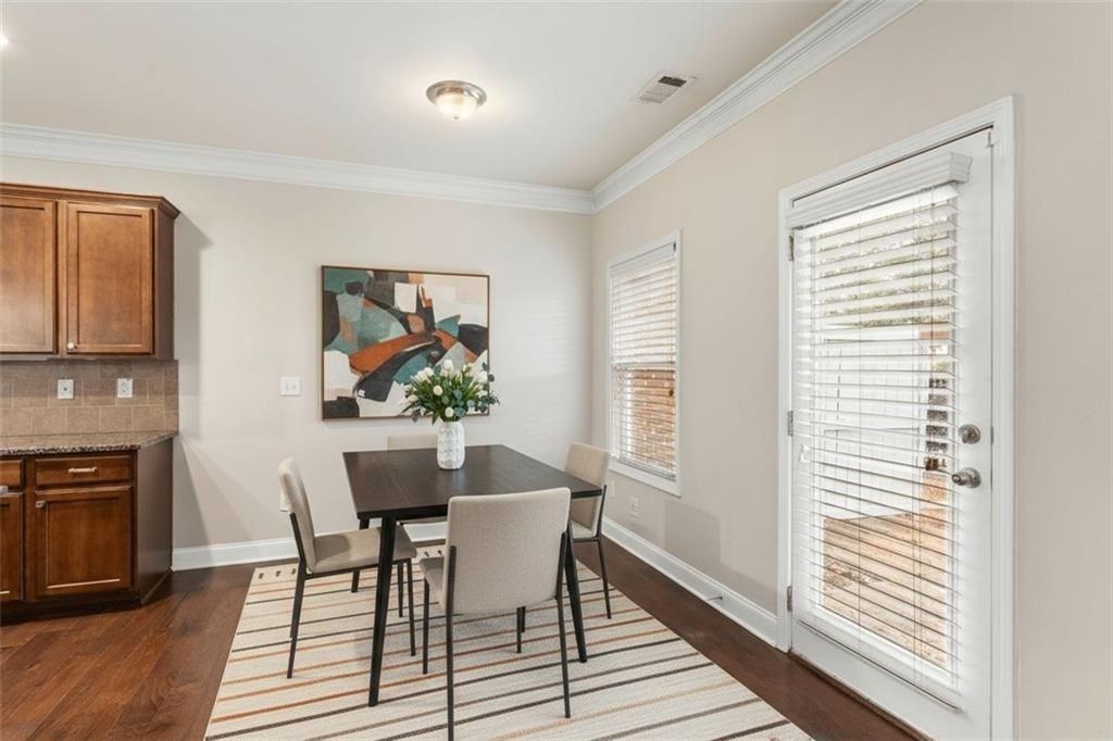 3803 Manor Vw - Photo 6 of 33