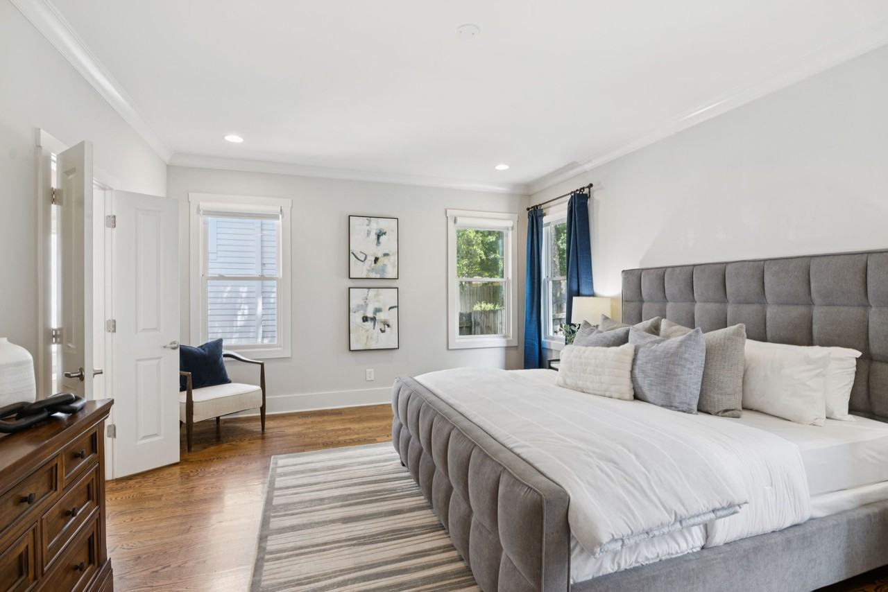 2310 Vaulx Ln - Photo 3 of 50