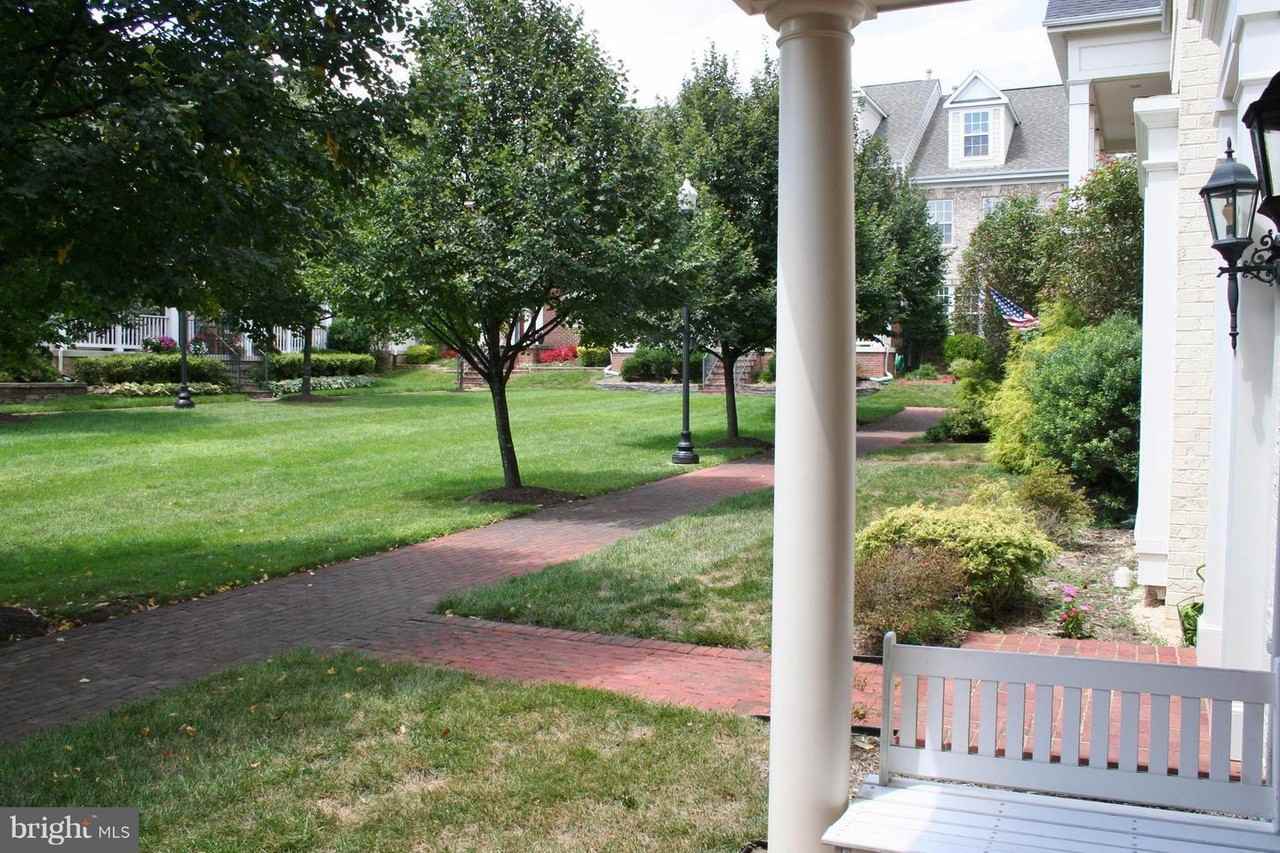 13800 Custis Sq - Photo 3 of 24