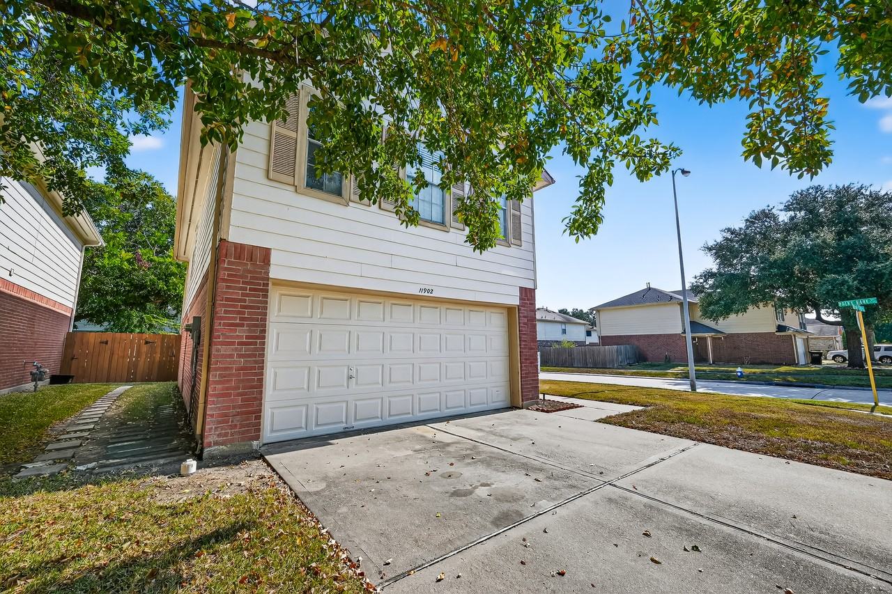 11902 Rolling Stream Dr - Photo 3 of 47