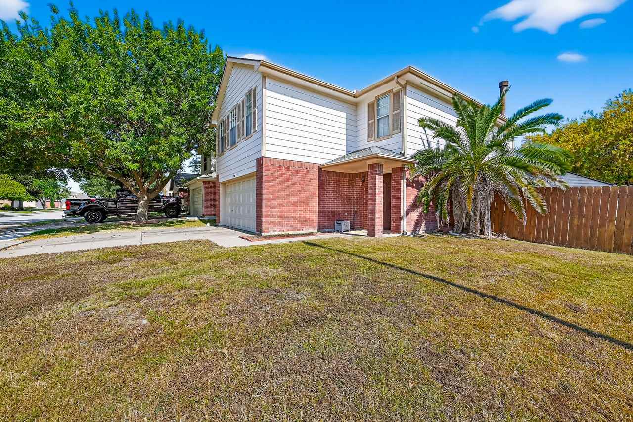 11902 Rolling Stream Dr - Photo 5 of 47