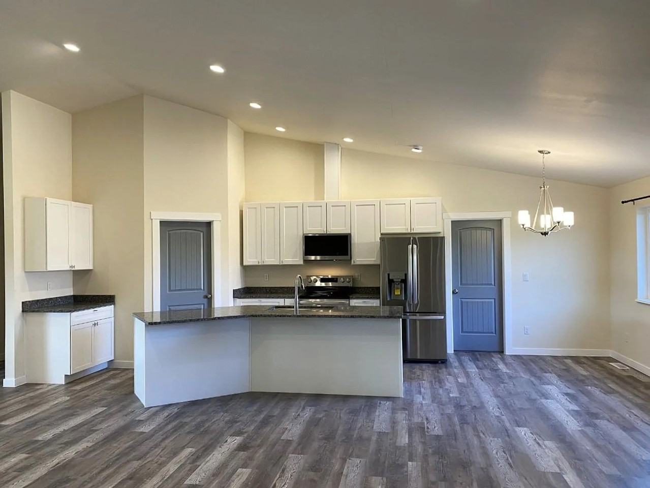 302 Lolly Ln - Photo 3 of 18