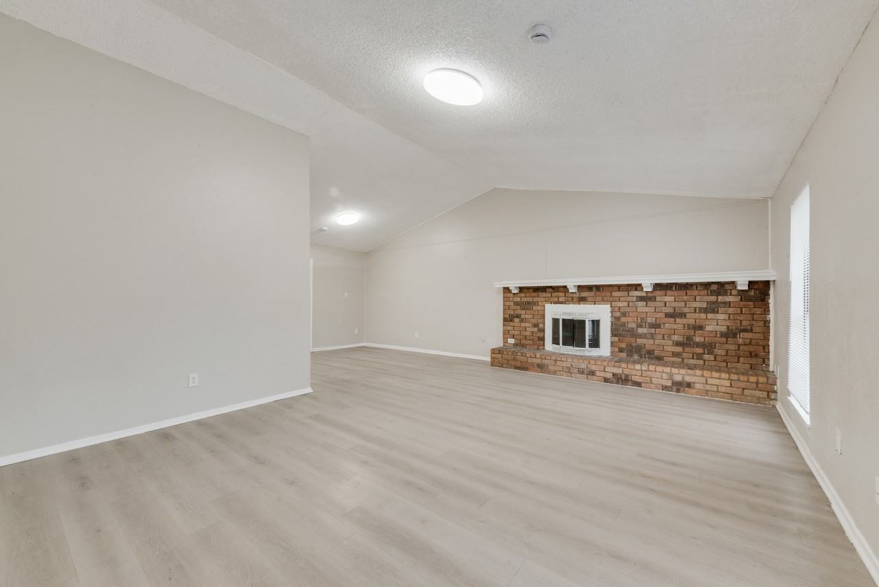 1704 Fieldstone Ct - Photo 5 of 16