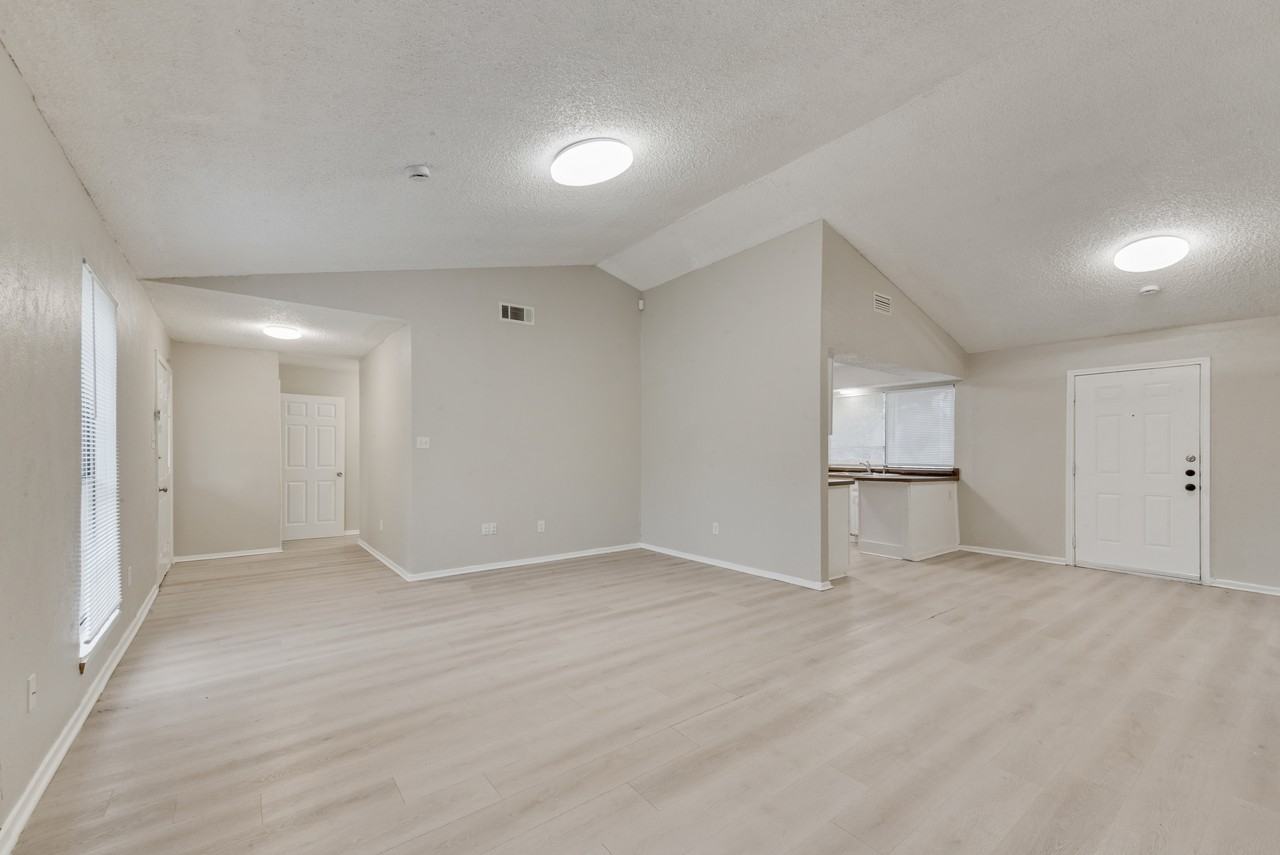 1704 Fieldstone Ct - Photo 6 of 16