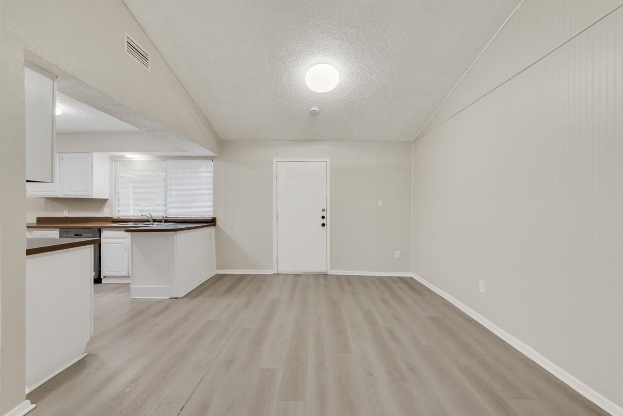 1704 Fieldstone Ct - Photo 7 of 16