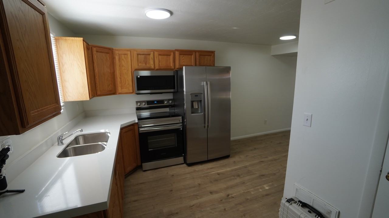 1285 E Gordon Ave - Photo 2 of 15