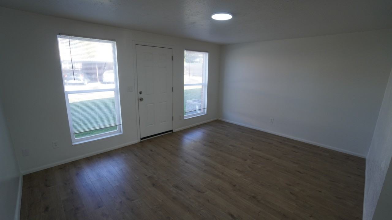 1285 E Gordon Ave - Photo 4 of 15