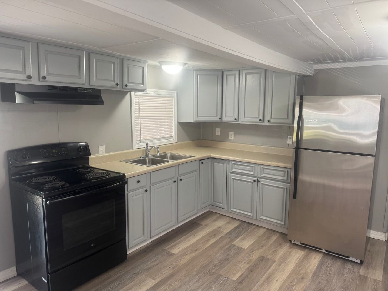 626 Broad Street - Photo 4 of 11