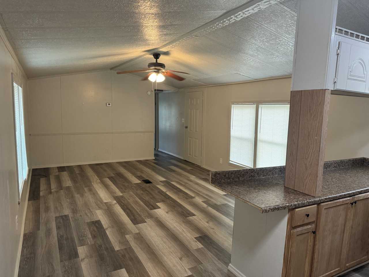 15905 Brenda St - Photo 5 of 11