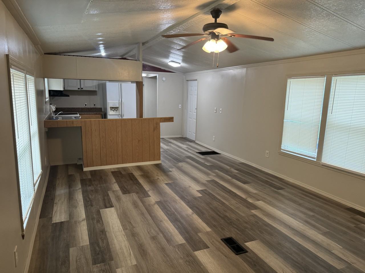 15905 Brenda St - Photo 6 of 11