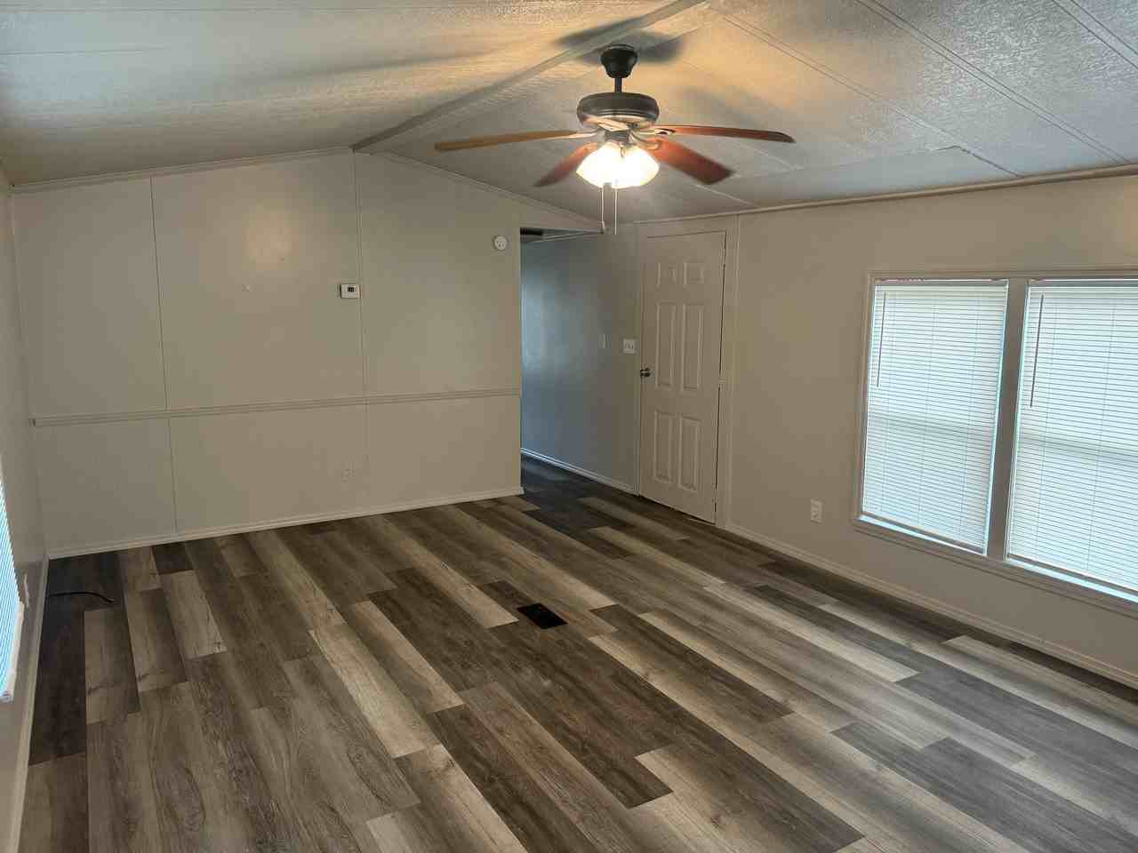 15905 Brenda St - Photo 7 of 11