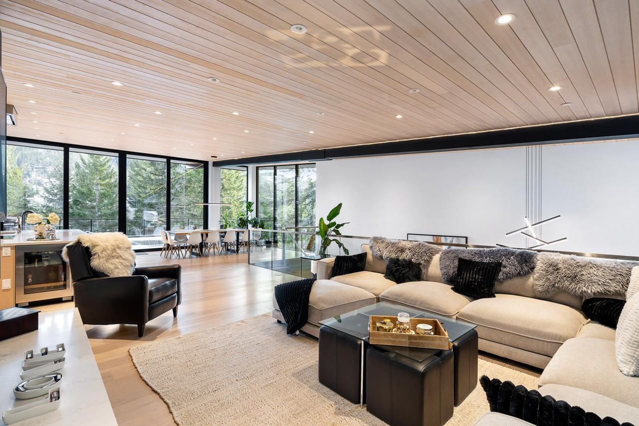 9143 Emerald Drive - Photo 3 of 24