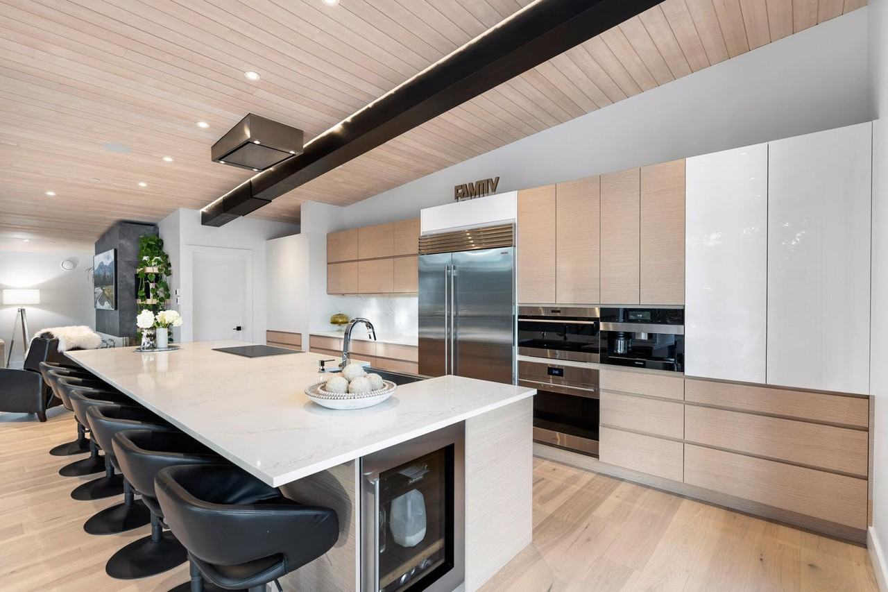 9143 Emerald Drive - Photo 5 of 24