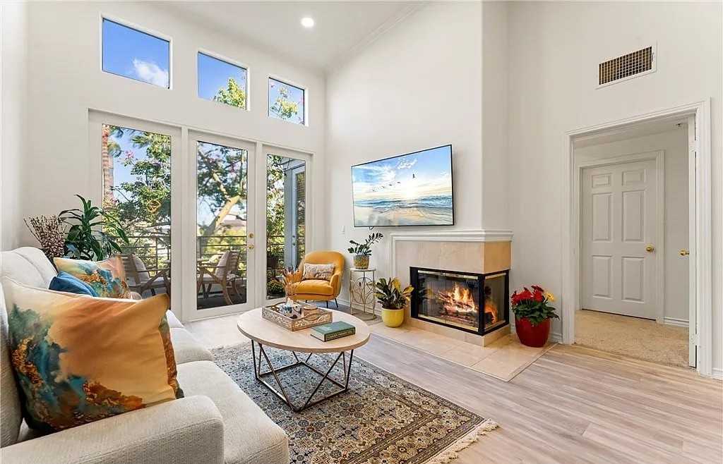 2243 Martin - Photo 3 of 34