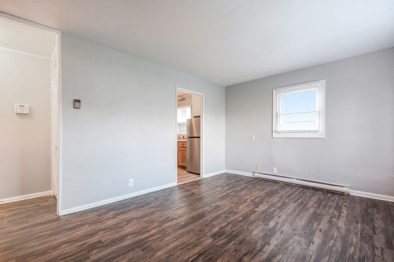 526 S Edison Ave - Photo 2 of 17